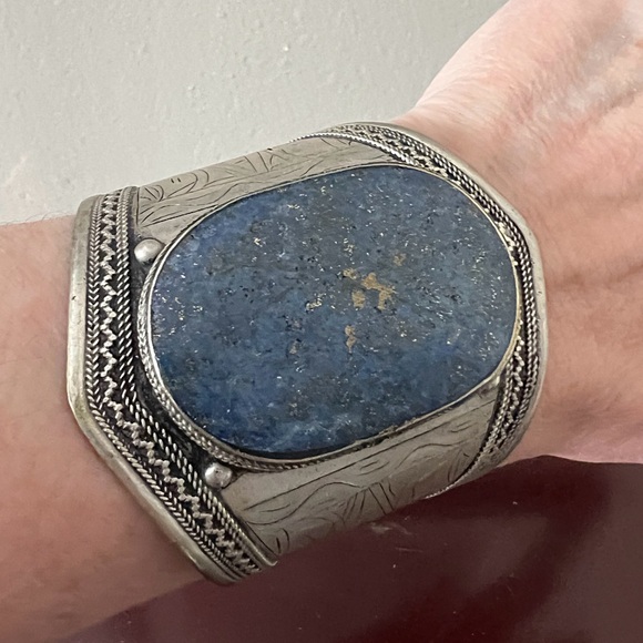 *Vintage* Beautiful Lapis Cuff - Picture 2 of 6